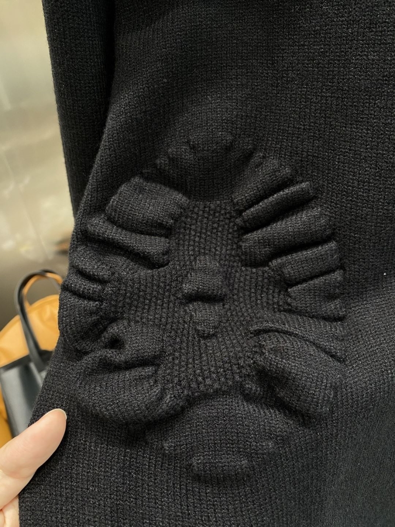 l0vis Vvtt0n sweater